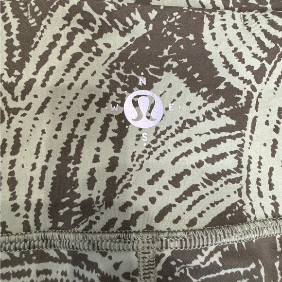 Lululemon super high rise size 4 super rare sea wheeze - Picture 2 of 4